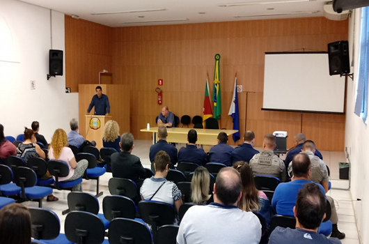 Seminário aborda criação de pássaros